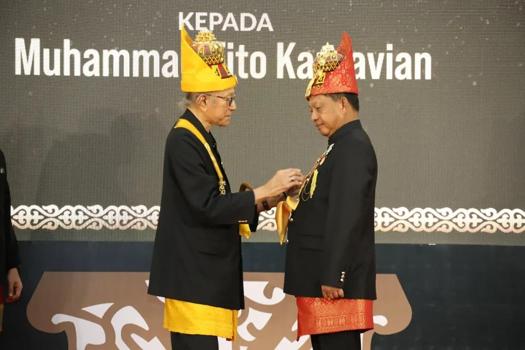 Mendagri Tito Karnavian Dianugerahi Gelar Kehormatan dari Wali Nanggroe Aceh