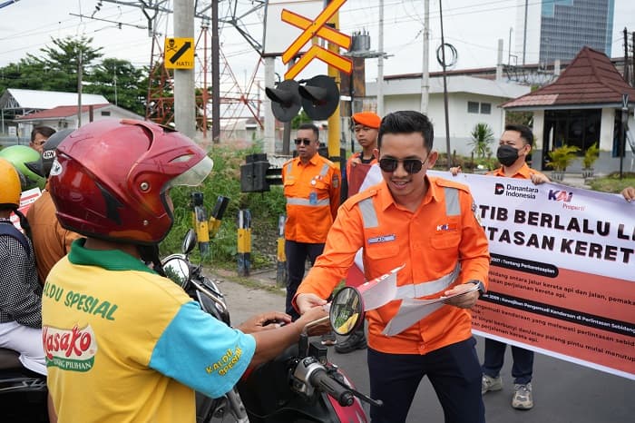 Jelang Angkutan Nataru, KAI Properti Gencarkan Edukasi ke Masyarakat untuk Mendahulukan Kereta