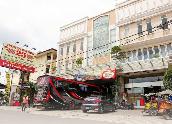 Belanja Kuliner Legenda Bakpia Pathuk 25 sambil Melihat Langsung Produksinya