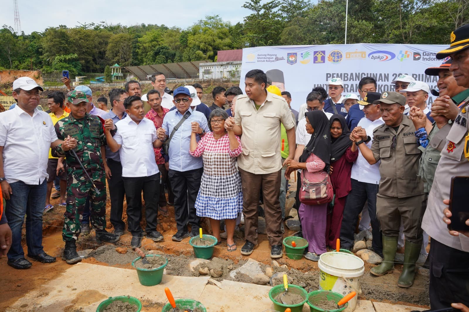 Mendagri Lakukan Peletakan Batu Pertama Pembangunan Hunian Korban Bencana Sumatera