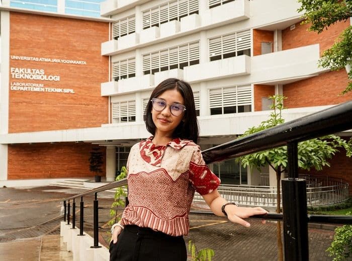 Avira, Mahasiswa Biologi UAJY Ini Sukses Raih 2 Medali Emas di Posbanas 2026